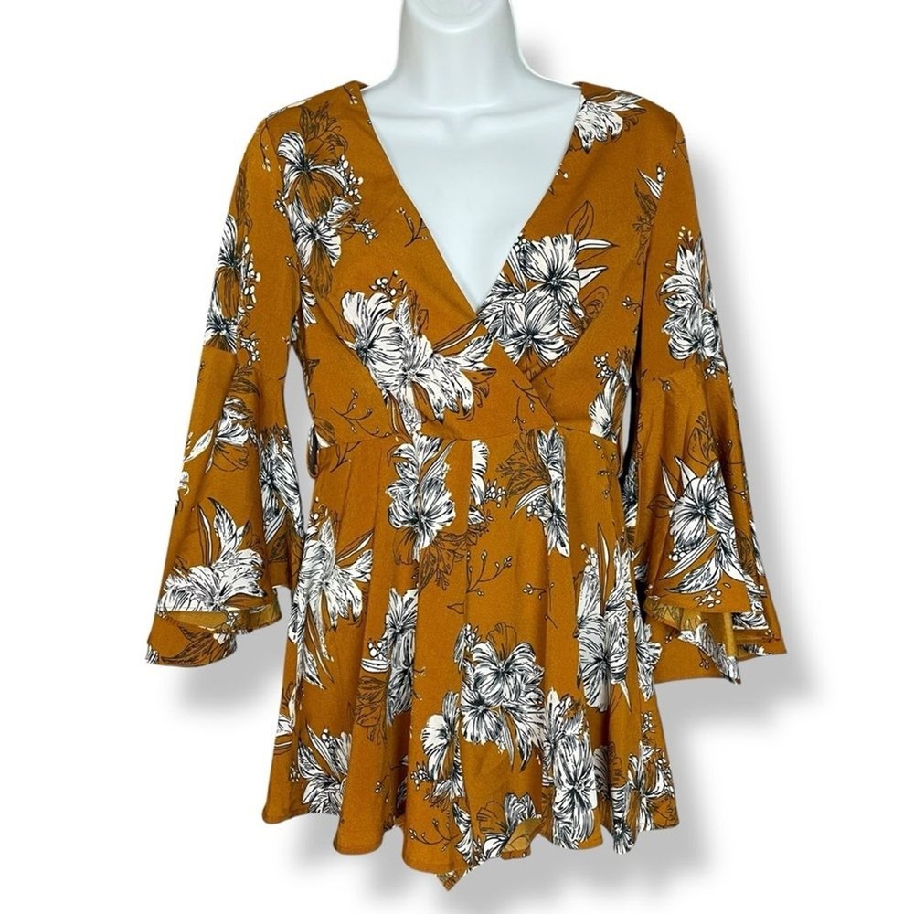 L'Atiste Romper Floral Flutter Bell Sleeve NO BELT Size Small Wrap-Style Mustard - Picture 4 of 16